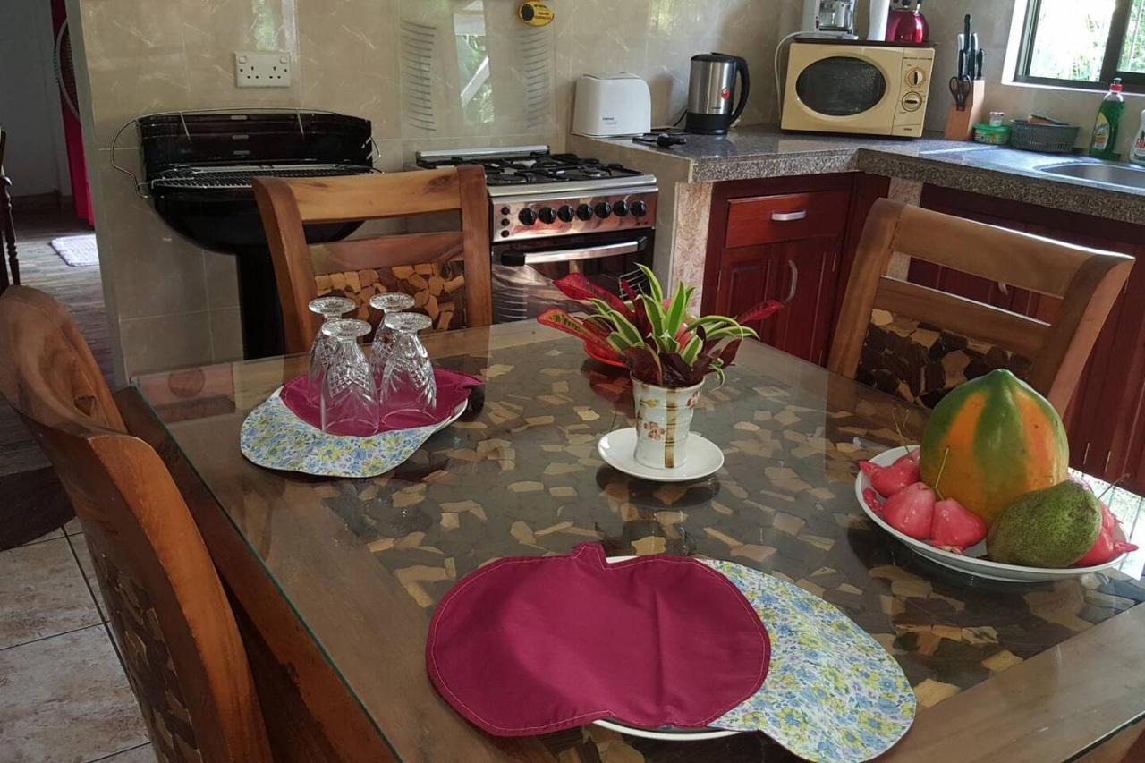 Port Glaud Gigi'S Self Catering Apartment מראה חיצוני תמונה